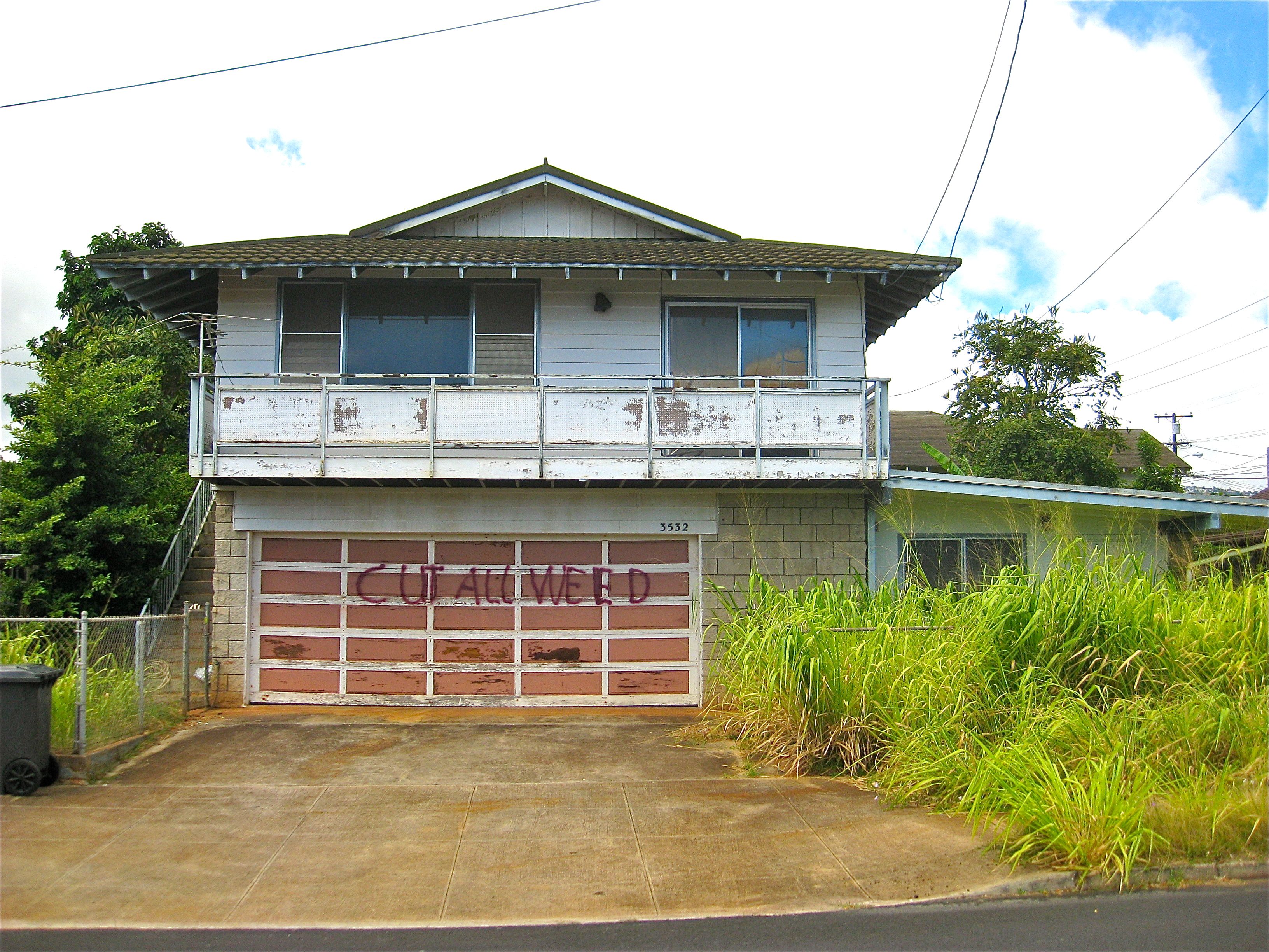 Who can buy property in Hawaii?